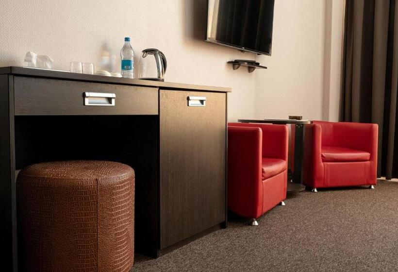 سوییت جونیور, Zhanaotel