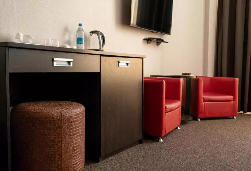 سوییت جونیور, Zhanaotel