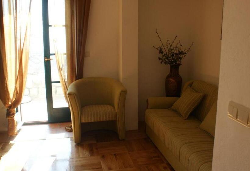 1 Bedroom Apartment with Terrace Sea View, B&b Apart Hotel Paštrovski Konak