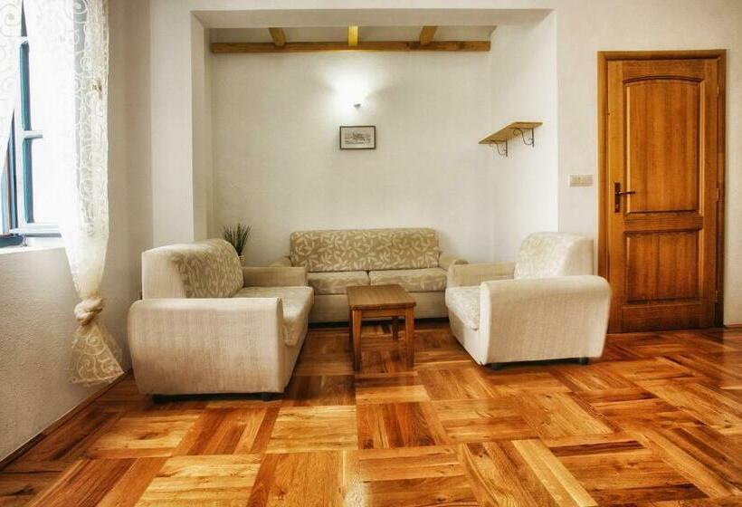 آپارتمان خانوادگی, B&b Apart Hotel Paštrovski Konak