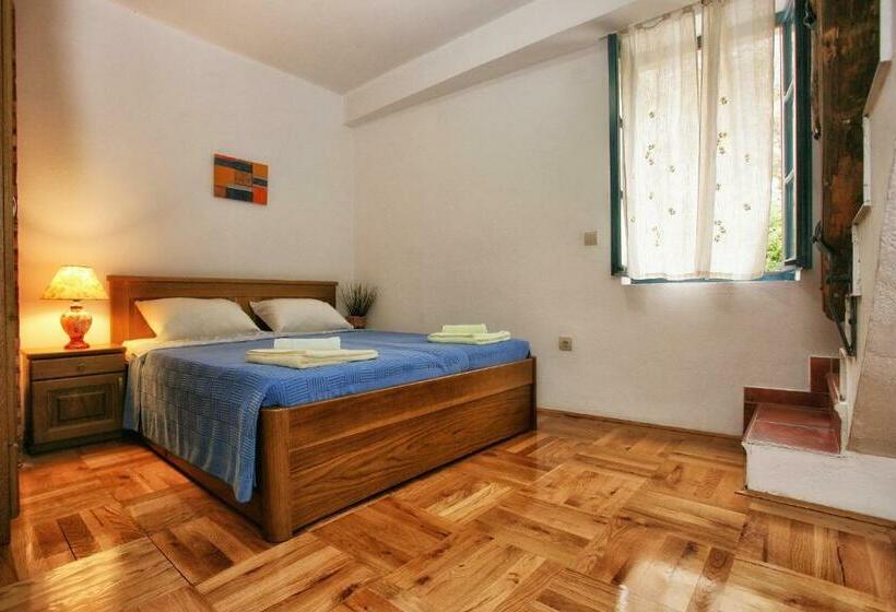 آپارتمان خانوادگی, B&b Apart Hotel Paštrovski Konak