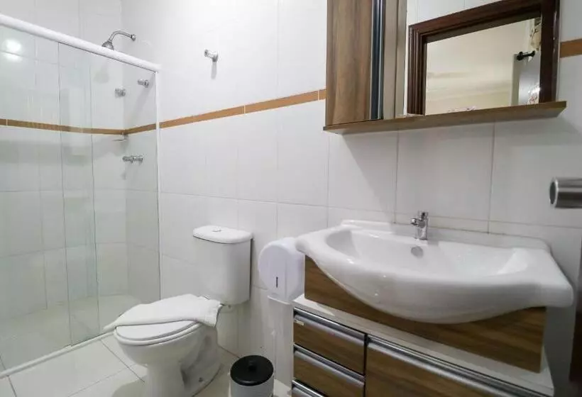 اتاق استاندارد چهارنفره با چشم‌انداز جانبی دریا, Charme Hotel Guarujá Frente Mar