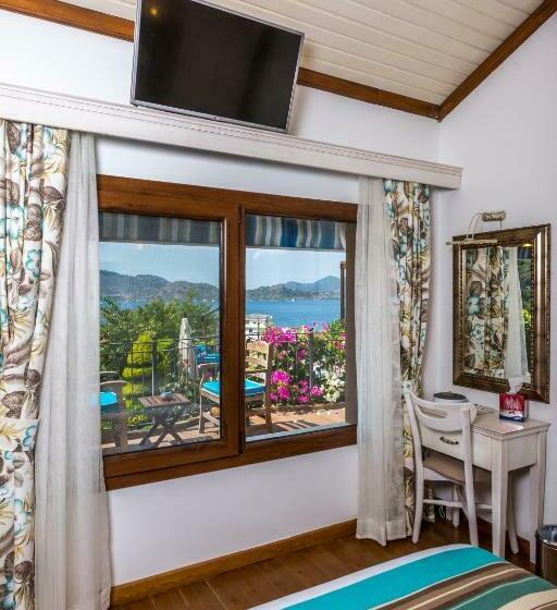 オーシャンビュースタンダードルームバルコニー付き, Badem Tatil Evi