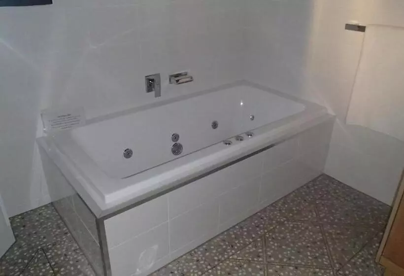 キングサイズベッドのスタンダードルーム, City Colonial Motor Inn