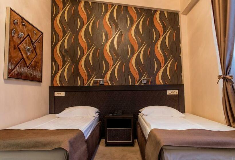 اتاق اکونومی, Crnogorska Kuća