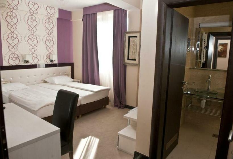 اتاق اکونومی, Crnogorska Kuća