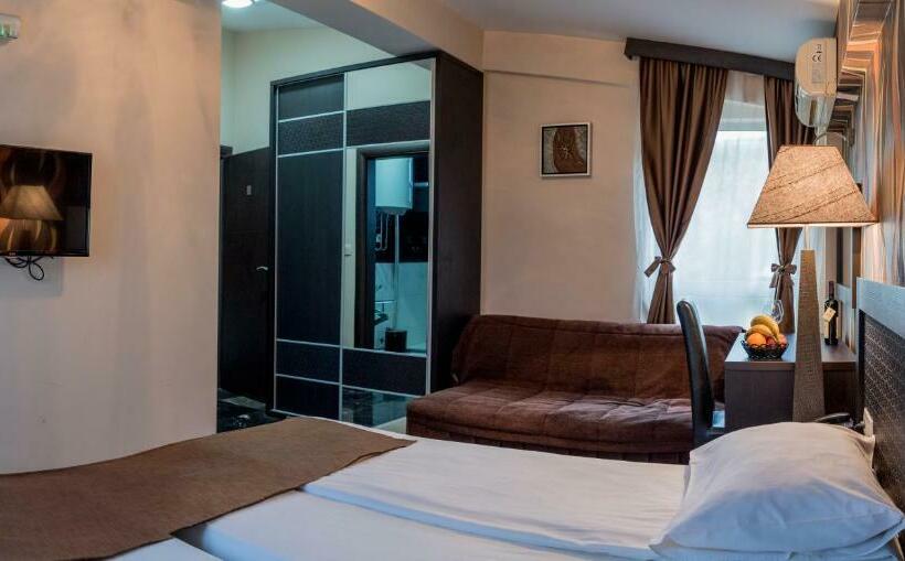 اتاق اکونومی, Crnogorska Kuća