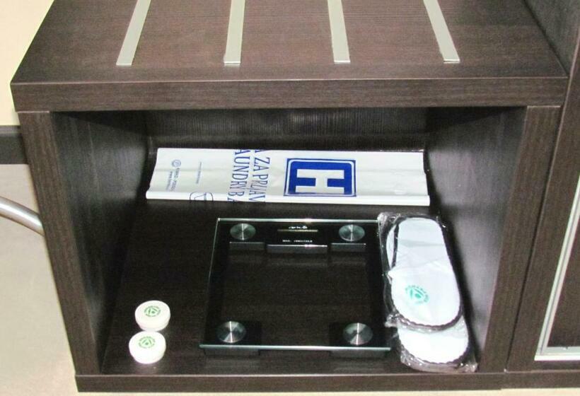 اتاق اکونومی, Crnogorska Kuća