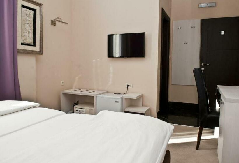 اتاق اکونومی, Crnogorska Kuća