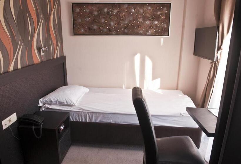 اتاق استاندارد یک نفره, Crnogorska Kuća