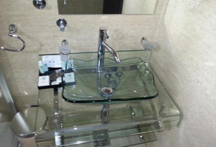 اتاق استاندارد یک نفره, Crnogorska Kuća