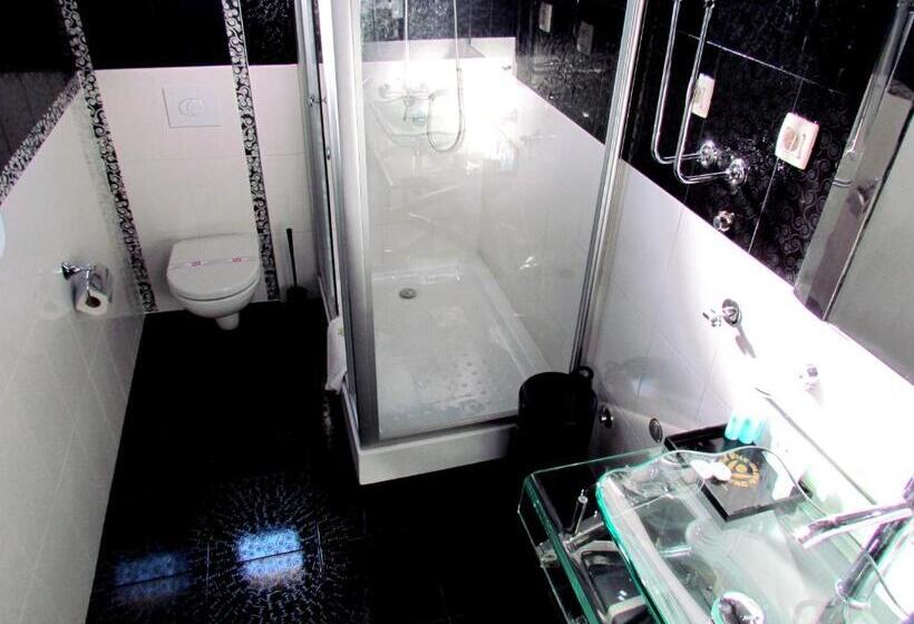 اتاق استاندارد یک نفره, Crnogorska Kuća