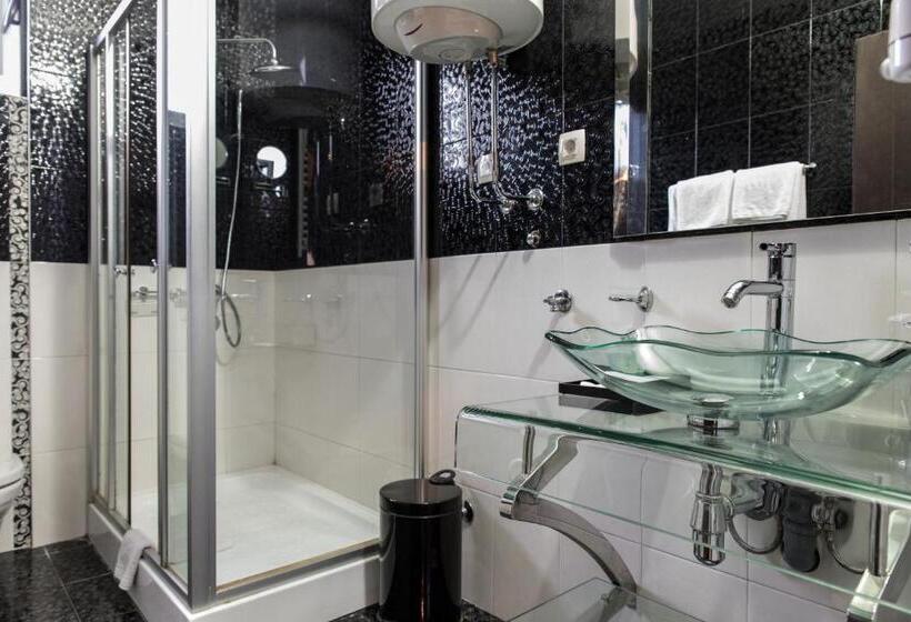 اتاق استاندارد یک نفره, Crnogorska Kuća