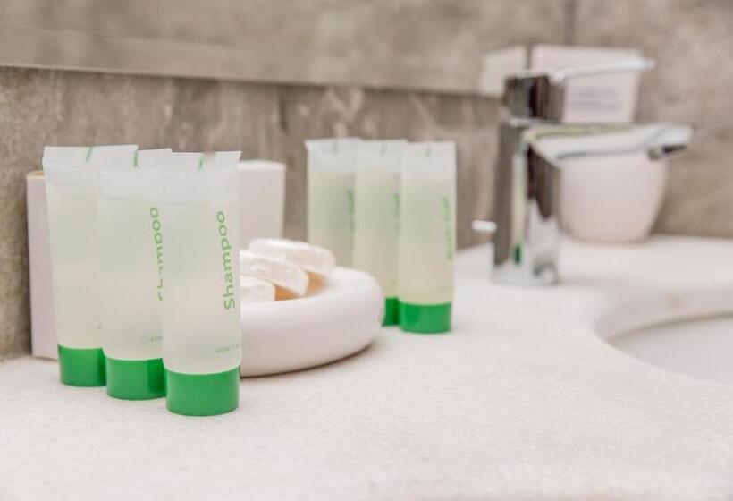 اتاق لوکس سه تخته, Crnogorska Kuća