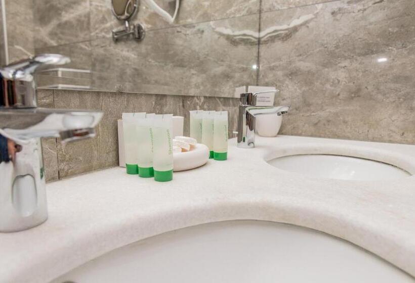 اتاق لوکس سه تخته, Crnogorska Kuća