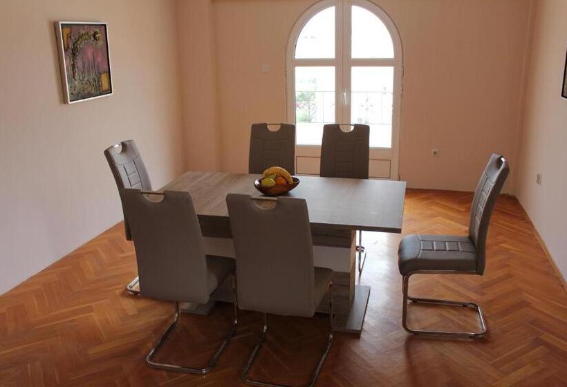 آپارتمان 1 خوابه, Crnogorska Kuća