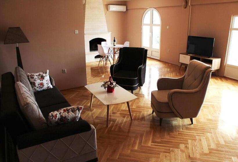 آپارتمان 1 خوابه, Crnogorska Kuća