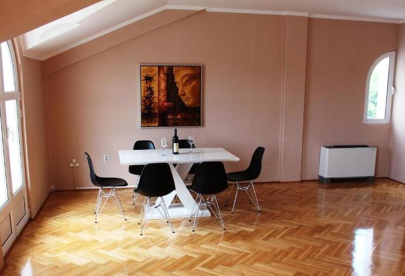 آپارتمان 1 خوابه, Crnogorska Kuća