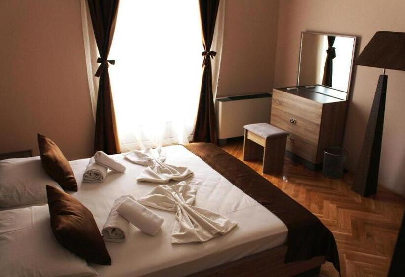 آپارتمان 1 خوابه, Crnogorska Kuća