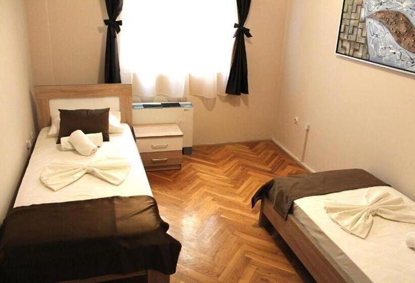 آپارتمان 1 خوابه, Crnogorska Kuća