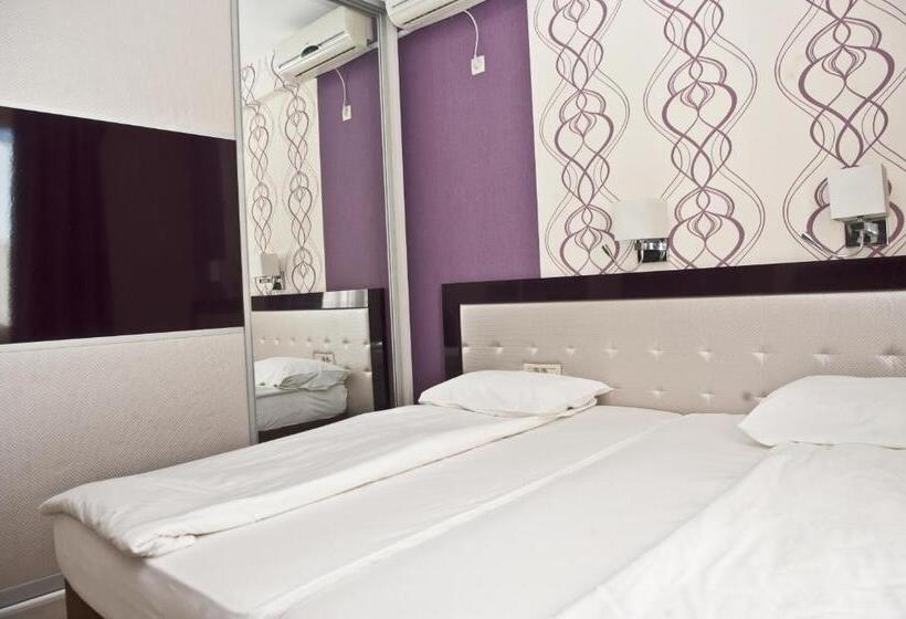 اتاق استاندارد یک نفره, Crnogorska Kuća