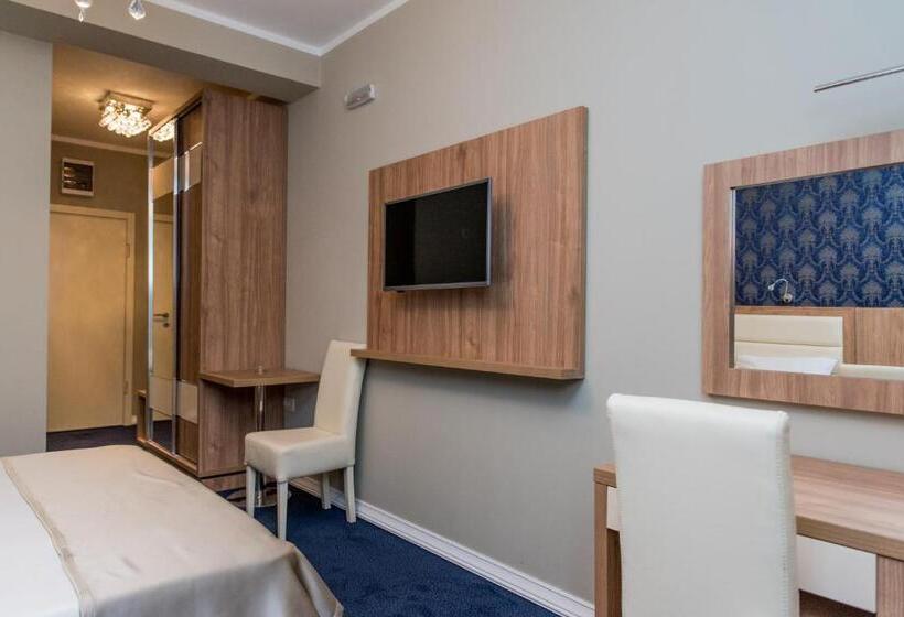 اتاق لوکس, Crnogorska Kuća