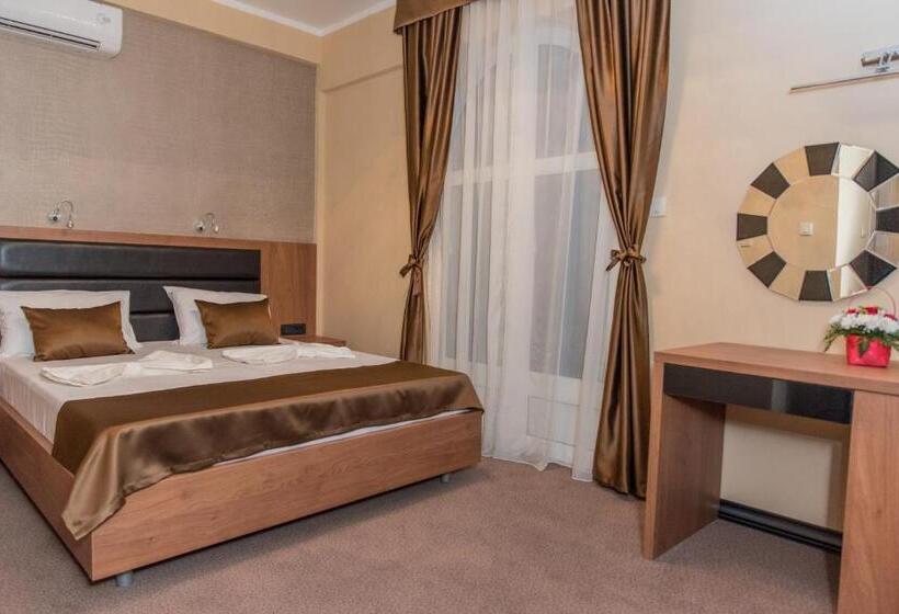 اتاق لوکس, Crnogorska Kuća