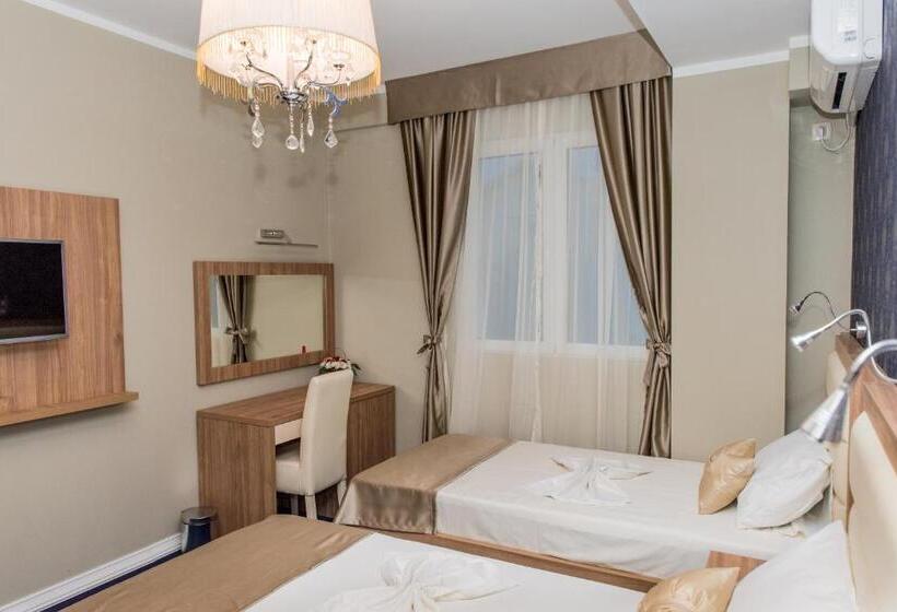 اتاق لوکس, Crnogorska Kuća