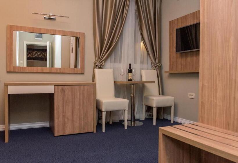 اتاق لوکس, Crnogorska Kuća