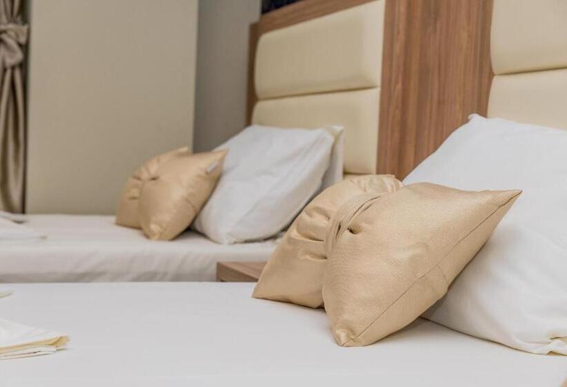 اتاق لوکس, Crnogorska Kuća