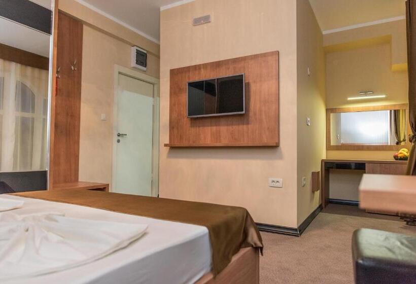 اتاق لوکس, Crnogorska Kuća