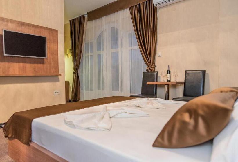 اتاق لوکس, Crnogorska Kuća