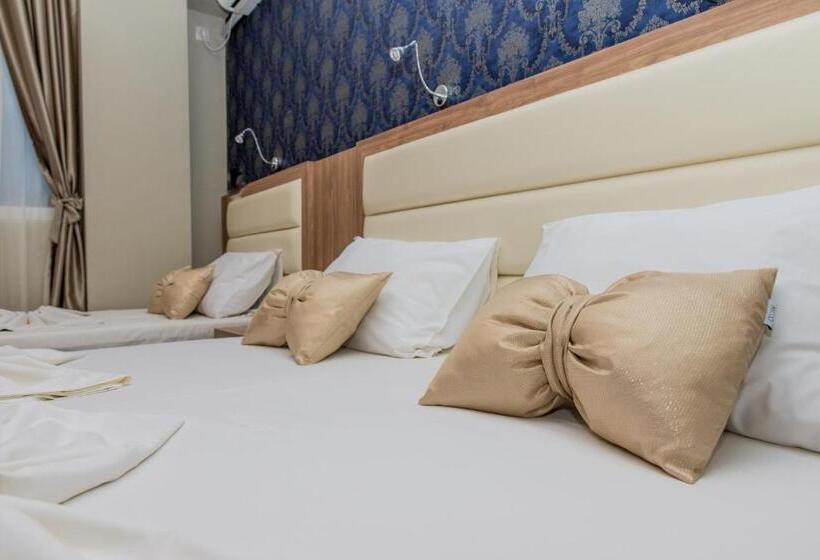 اتاق لوکس سه تخته, Crnogorska Kuća