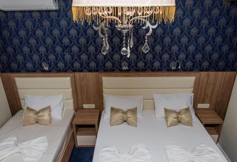 اتاق لوکس سه تخته, Crnogorska Kuća