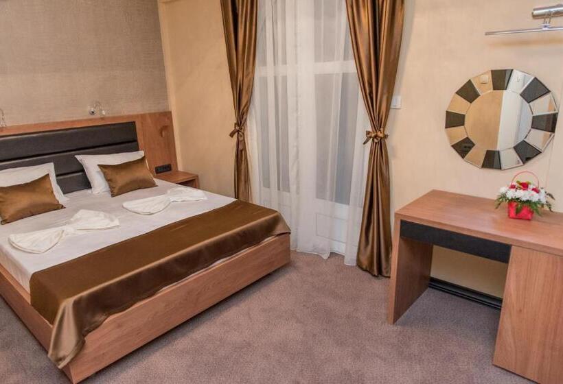 اتاق لوکس, Crnogorska Kuća