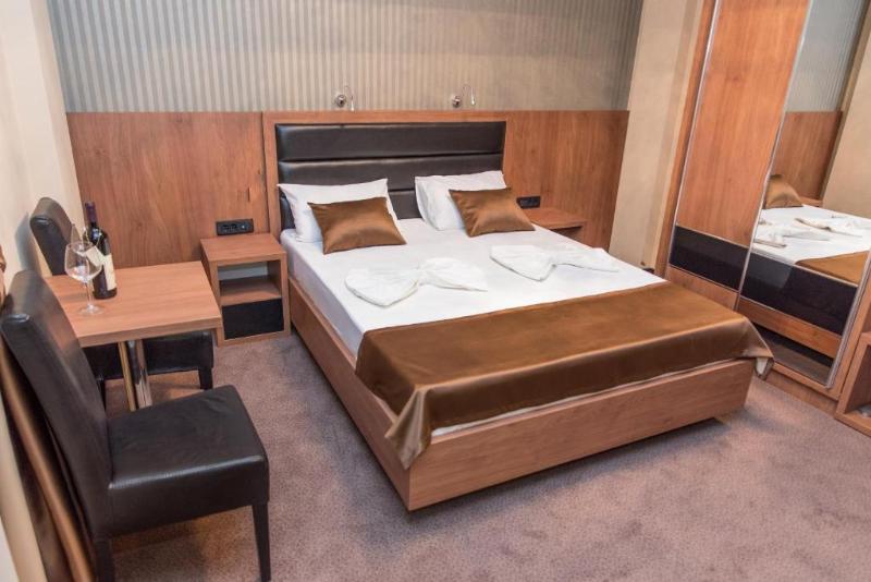 اتاق لوکس, Crnogorska Kuća