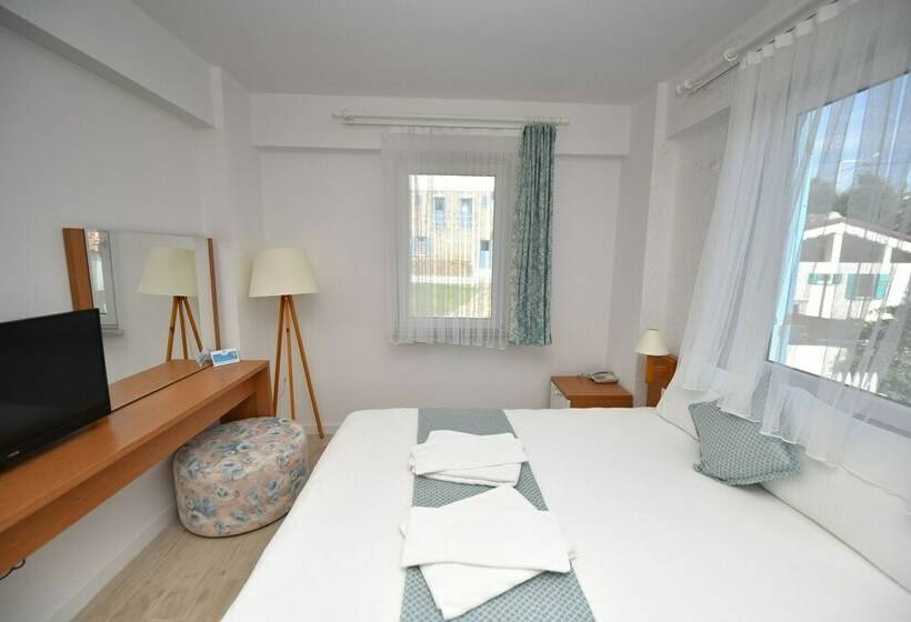 Standard Room Garden View, Garden Ada