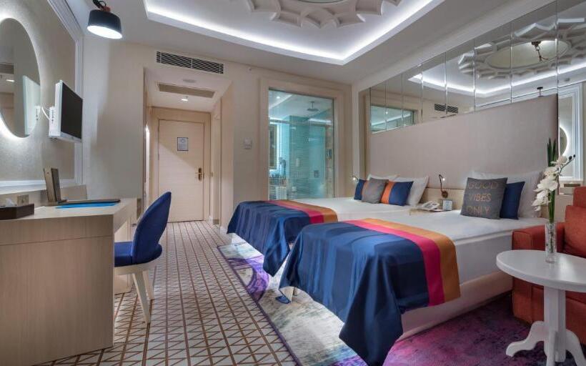 חדר סטנדרטי לשלושה עם נוף, Granada Luxury Belek   Family Kids Concept