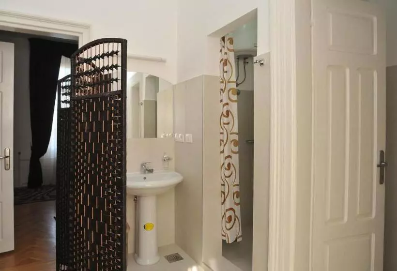 سوییت سوپریور, Le Petit Chateau