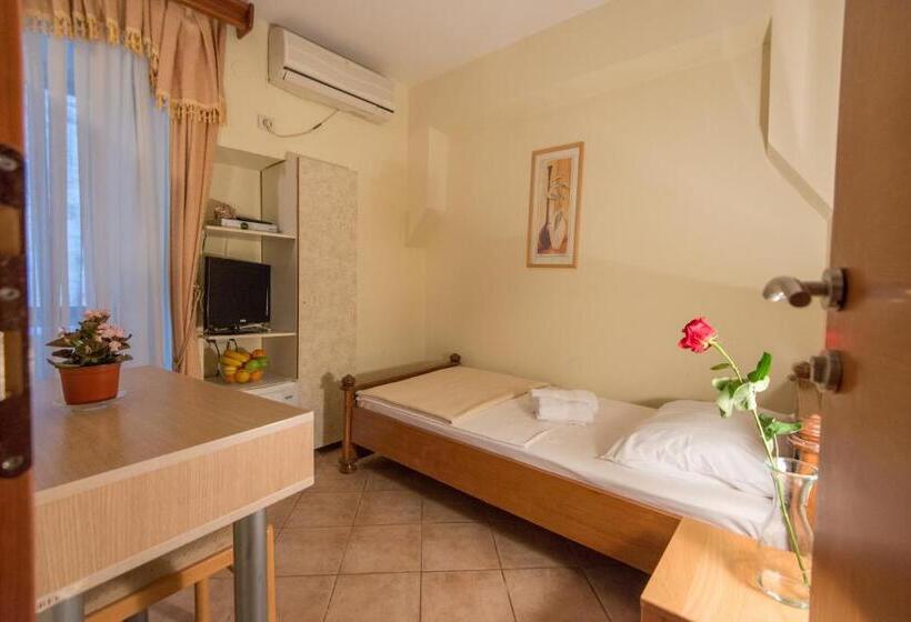 Standard Single Room, Rendez Vous