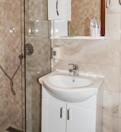 Standard Single Room, Rendez Vous