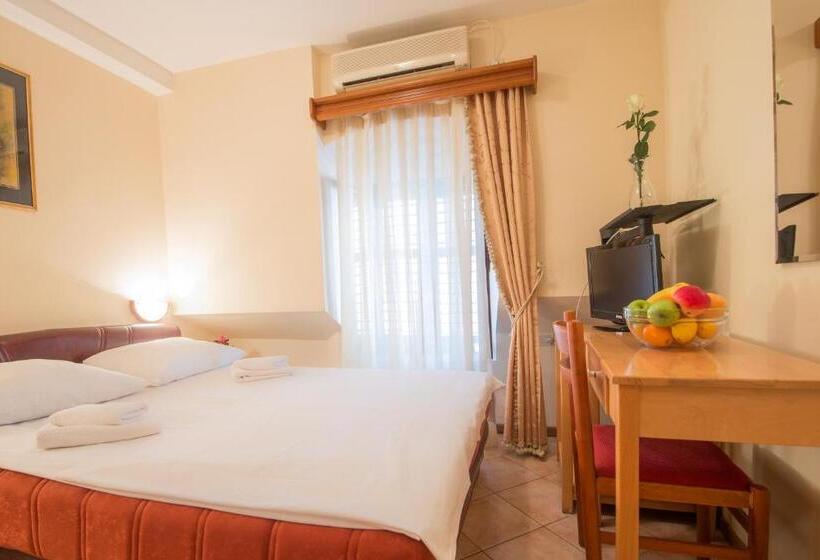 Standard Room, Rendez Vous