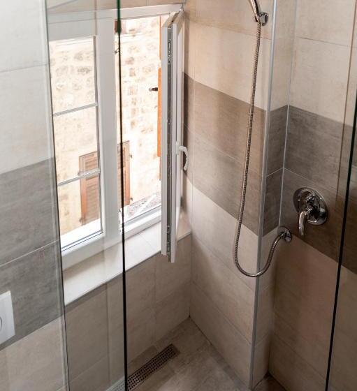 Standard Room, Rendez Vous