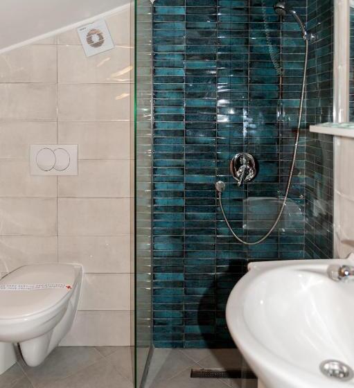 Standard Triple Room, Rendez Vous