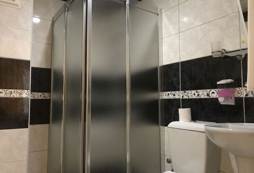 اتاق خانوادگی, Star Palace