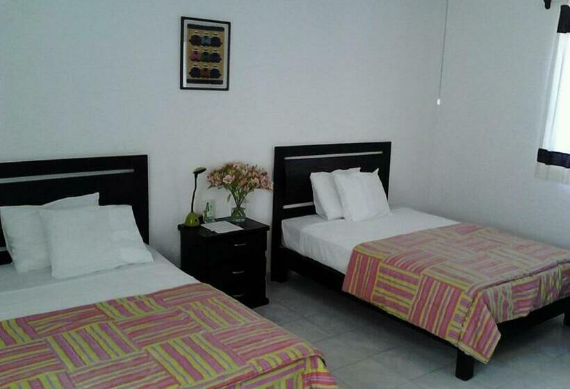 غرفة قياسية ثلاثية, Villas Cuernavaca