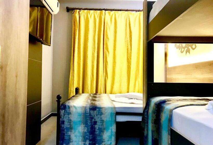 اتاق خانوادگی, Star Palace