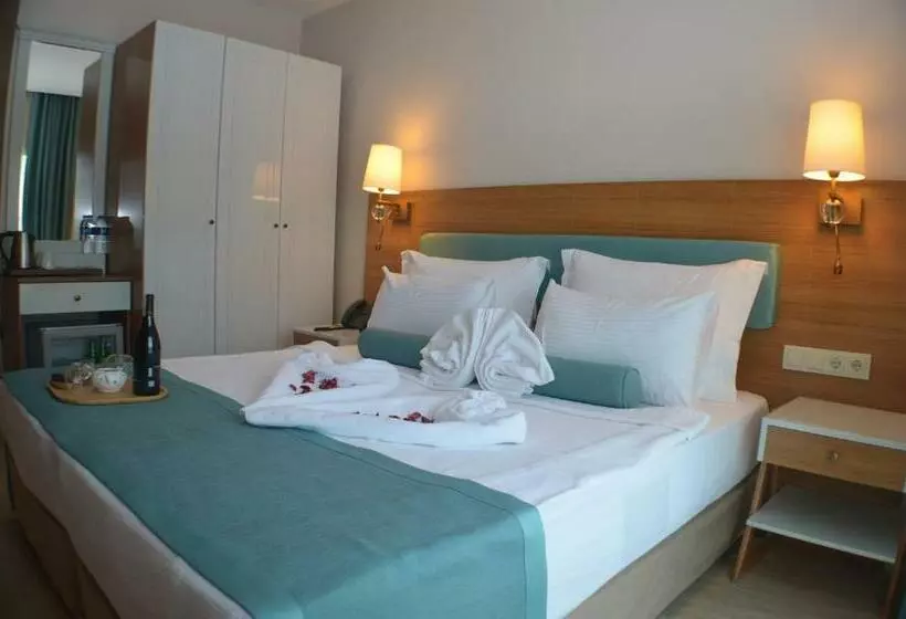 片側に海が見えるデラックスルーム, Sardinia Otel