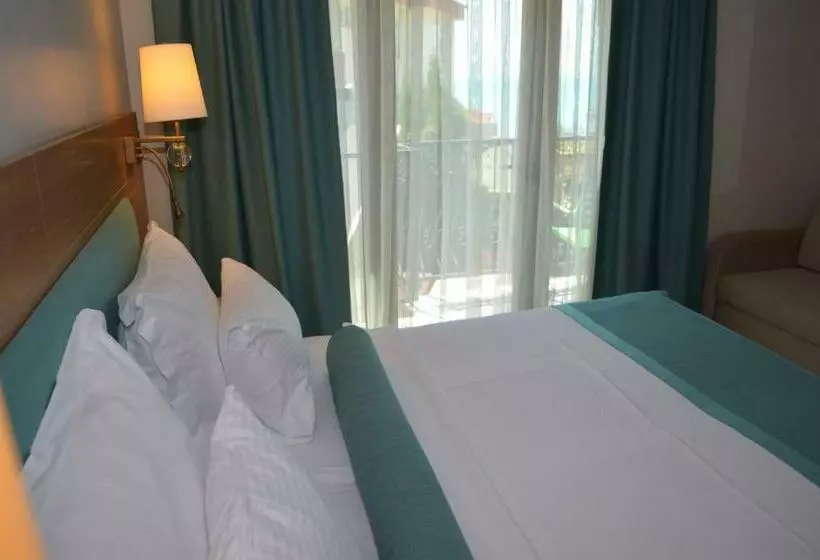 片側に海が見えるデラックスルーム, Sardinia Otel