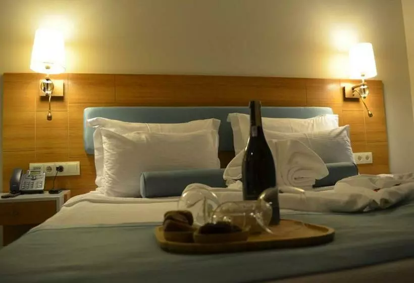 片側に海が見えるデラックスルーム, Sardinia Otel